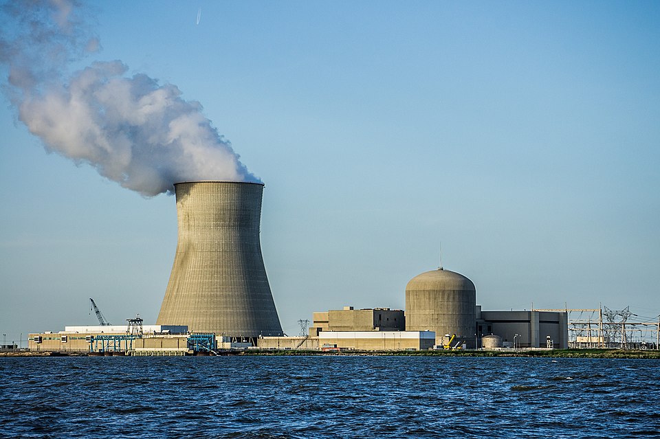 File:Hope Creek Nuclear Generating Station from Delaware River, May 2012.jpg